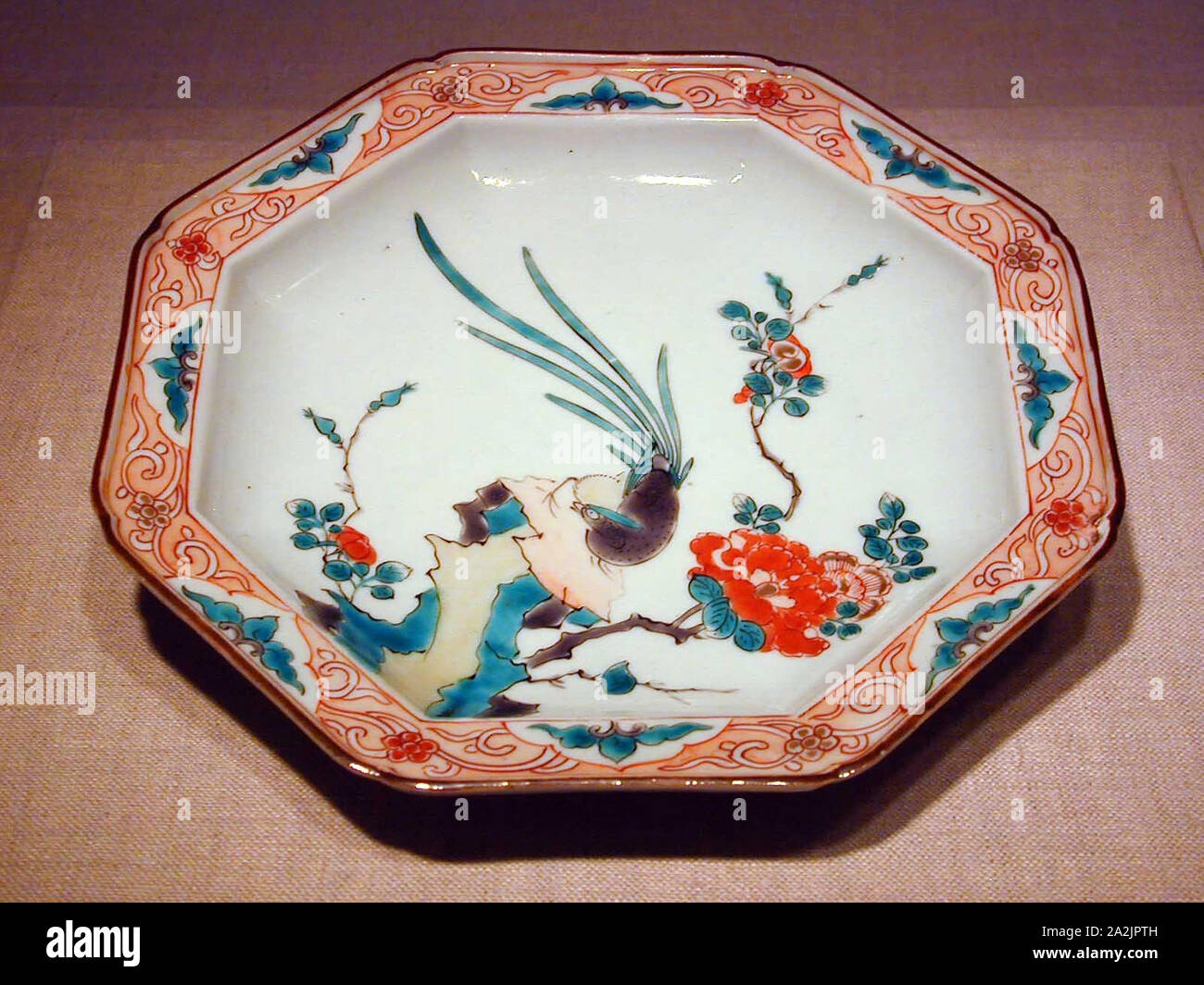 Arita-ware plat octogonal Kakiemon, 19ème-début du 20e siècle, le Japon, la porcelaine avec décoration en émail, 4,9 x 22,2 cm Banque D'Images