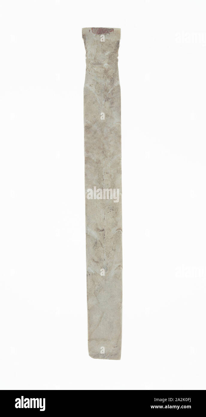 Handle-Shaped Jade, Dynastie Shang (ch. 1046-771 BC), 13e-11e siècle avant J.-C., la Chine, le Jade, 6 × × 15/16 13/16 5/16 in Banque D'Images