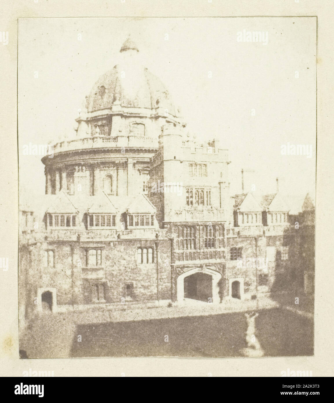 Radcliffe Library, Oxford, ch. 1841/43, William Henry Fox Talbot, l'anglais, 1800-1877, l'Angleterre, l'impression sur papier salé, 7,2 × 6,3 cm (image/papier), 19,7 × 16,2 cm (mont Banque D'Images