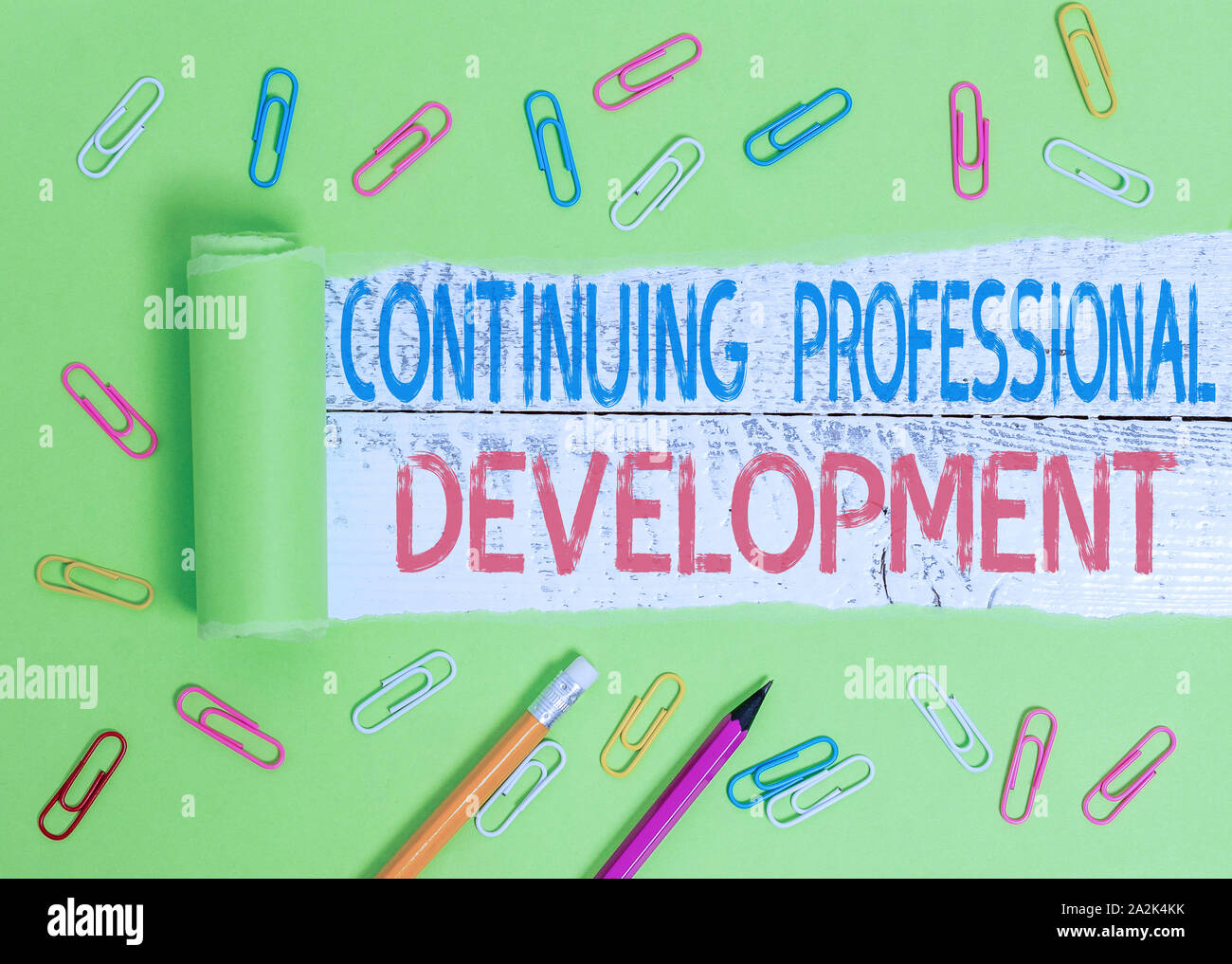 La main conceptuel montrant un développement professionnel continu. Le suivi et la documentation concept signifiant connaissance Banque D'Images