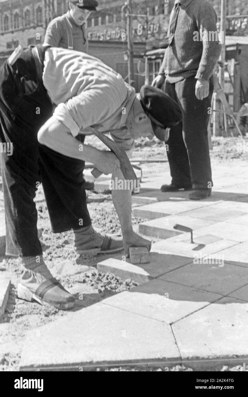 Bauarbeiter am letzten Teilstück der La Société Dr.-S-Bahn à Berlin, Deutschland 1930er Jahre. Les travailleurs de la construction à la dernière partie de la liaison nord sud de Berlin, Allemagne 1930 tramway. Banque D'Images