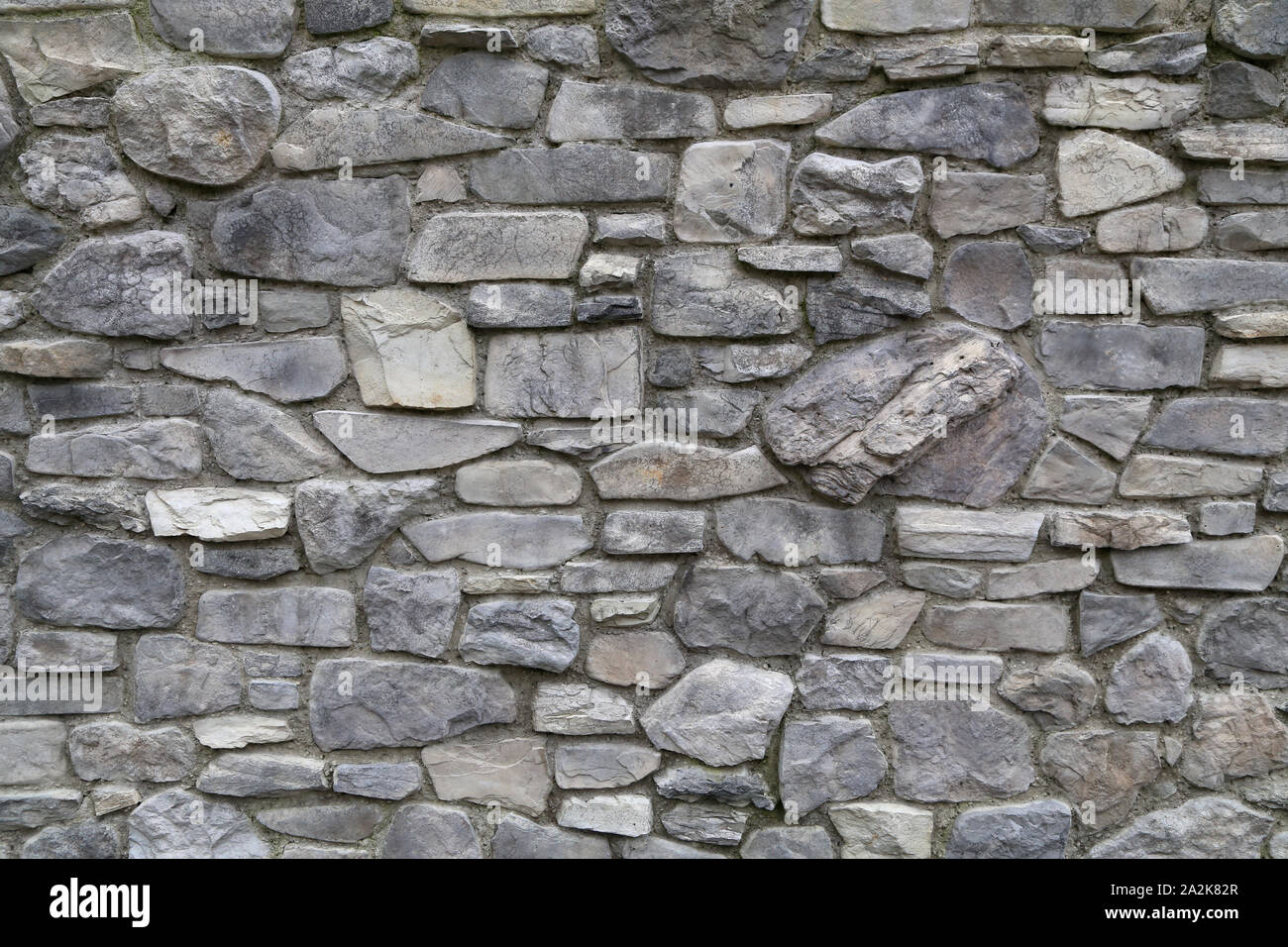 Le mur de la maison faite de pierre grise naturelle Banque D'Images