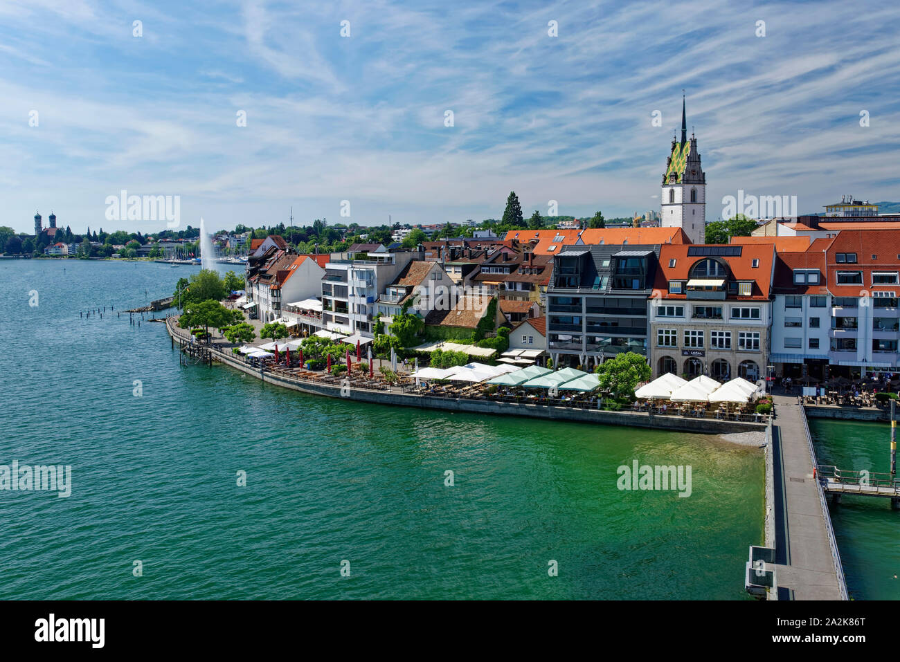Friedrichshafen sur le lac de Constance : vue de la tour Viewpoint (Moleturm) sur la vieille ville, le quartier de Bodensee, le Bade-Wurtemberg, Allemagne Banque D'Images