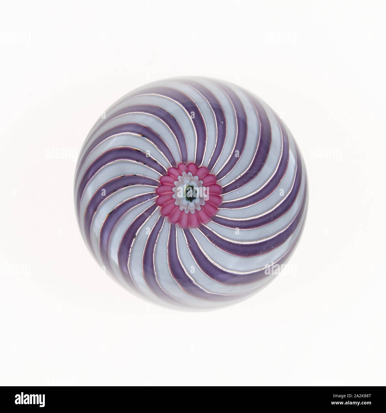 Papiers, 19e siècle, Clichy, France, 1837-1885, Clichy, verre, diam. 5.2 cm (2 1/16 po Banque D'Images