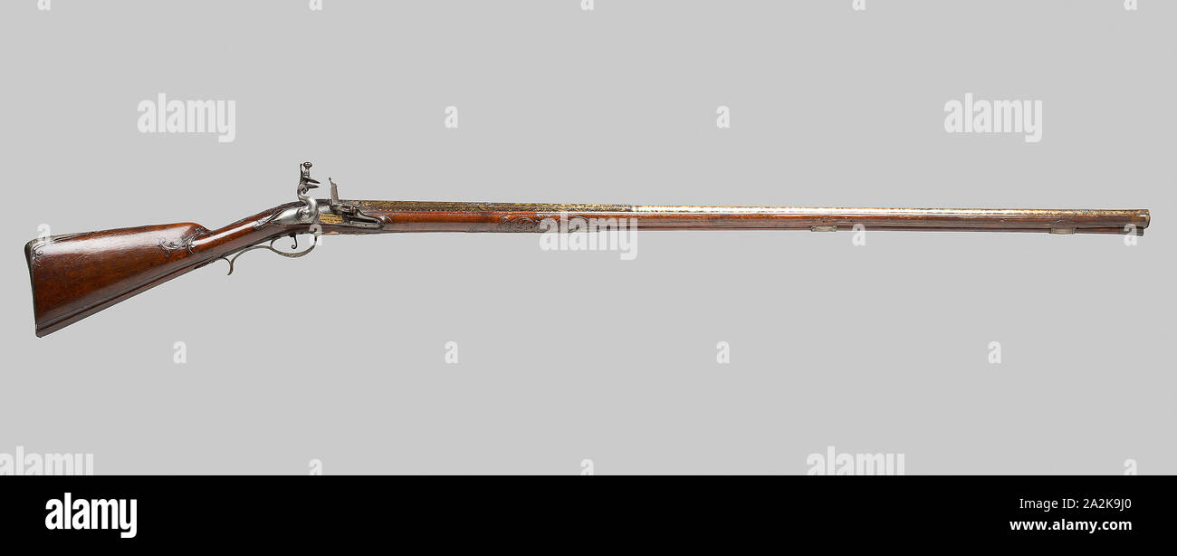Fusil à silex donné par l'impératrice Catherine II de Russie à l'ambassadeur français, 1745 et 1763, russe, Tula, Fédération de l'Asie centrale, l'acier, dorure, argent, noyer, et de la corne, L. 150 cm (59 in Banque D'Images