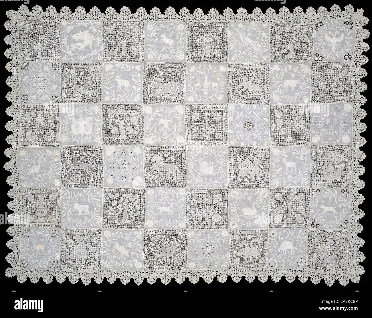 Couvrir, ch. 1620/30, France, , vingt-quatre carrés de filet (filet) carré brodé en tissu, repriser, double retors et l'exécution de points de suture, en alternance avec vingt-quatre carrés de toile, à armure toile, de couper et appelée travail thread brodé en croix, repriser, enclenchement de la dentelle, couvert, et le satin stitches, noeuds, ciel couvert bars, boutonnière, maudit, et des roues, dentelle aiguille de suture, remplissage avec la toile appliquée à armure toile et brodé en retour, bullion, croix, demi-croix, maison individuelle, double chaîne d'exécution, d'exécution, satin, satin, satin simple surface de la tige et de suture, roues de boutonnière Banque D'Images