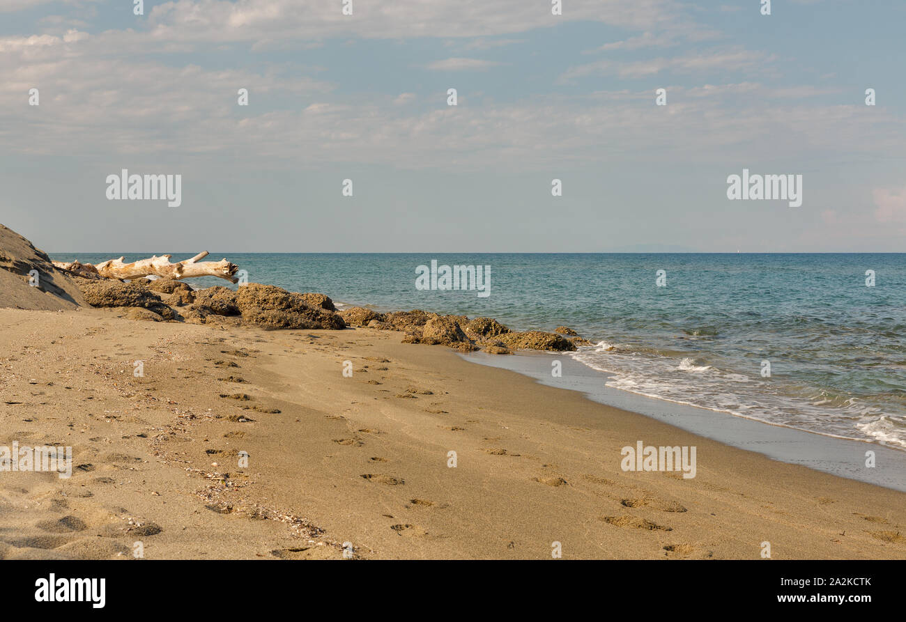 Paysage de l'île de Corse. Bella Riva beach à l'Est de l'île, la France. Banque D'Images