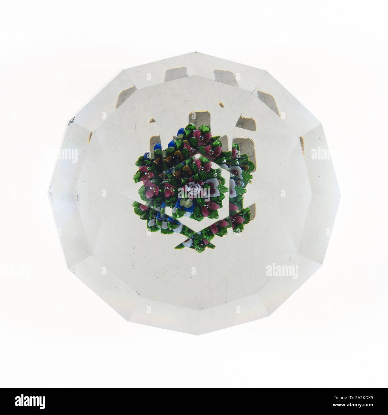 Papiers, 19e siècle, Saint-Louis, France, fondée 1767, Münzthal, verre, diam. 10,8 cm (4 5/16 in Banque D'Images