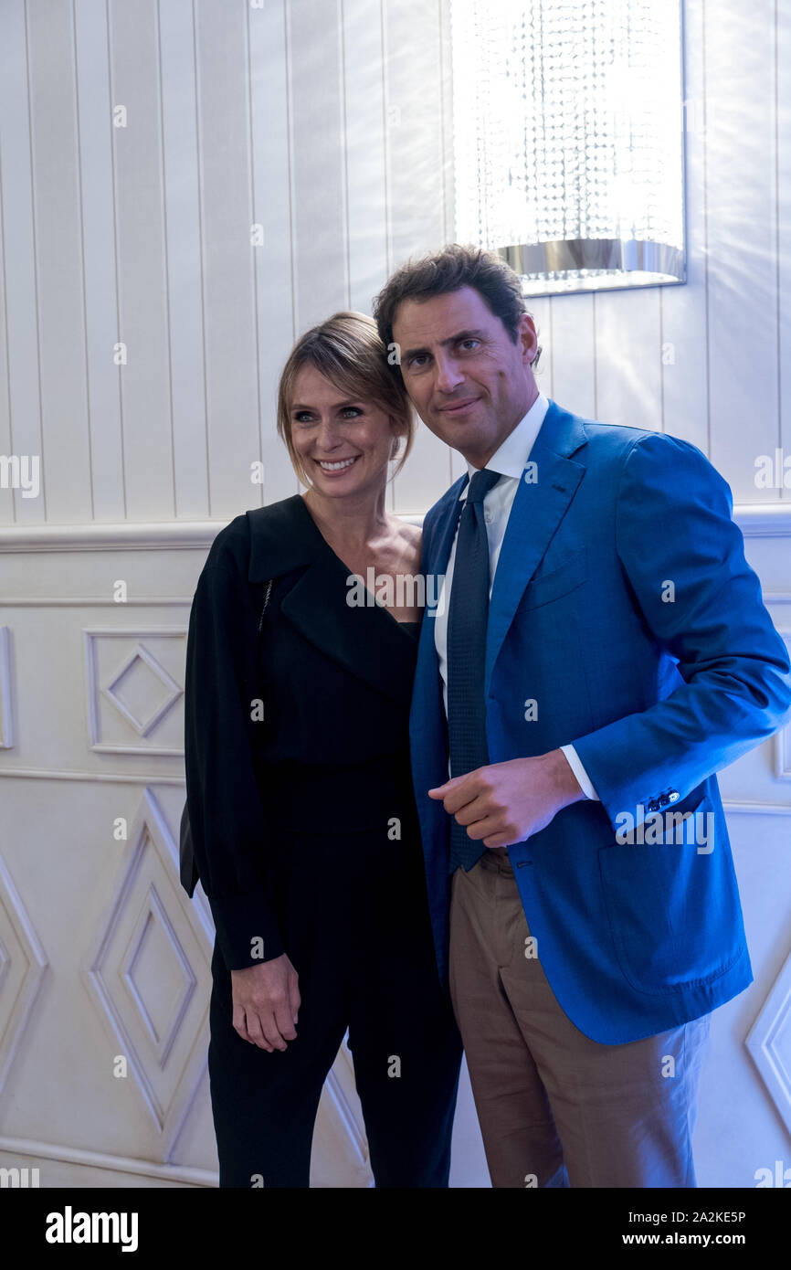 Serena Autieri et Enrico Griselli assiste à la fête d'anniversaire de la revue OGGI, à l'hôtel Principe di Savoia à Milan Banque D'Images