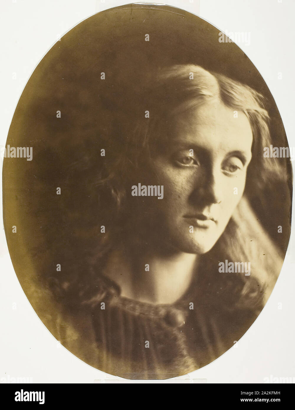 Julia Jackson (Saint Julia, ma nièce Julia, ma photo préférée), 1867, Julia Margaret Cameron, anglais, 1815-1879, l'Angleterre, à l'albumine, 33,6 × 26,3 cm (image/papier, de forme ovale Banque D'Images