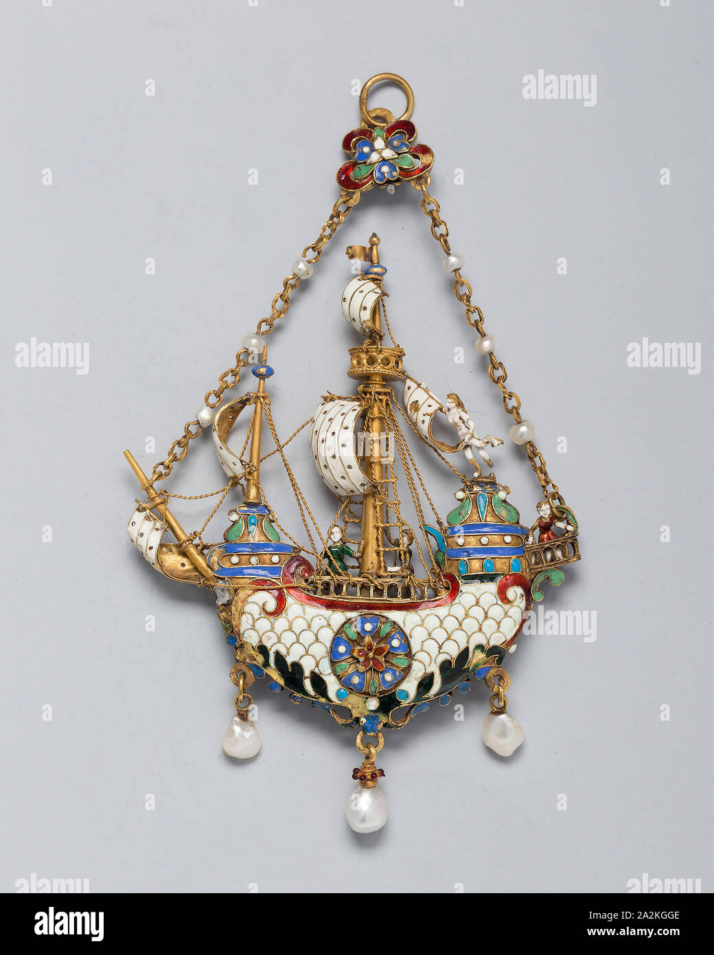 Poignée en forme de navire, c. 1870/90, conçu par Reinhold Vasters (allemand, actif 1853-90), probablement faites par lui ou éventuellement par Alfred André (Français, 1839-1919), l'Allemagne, de l'or, l'émail, et de perles, 10,5 x 6,5 cm (4 1/8 x 2 9/16 in Banque D'Images