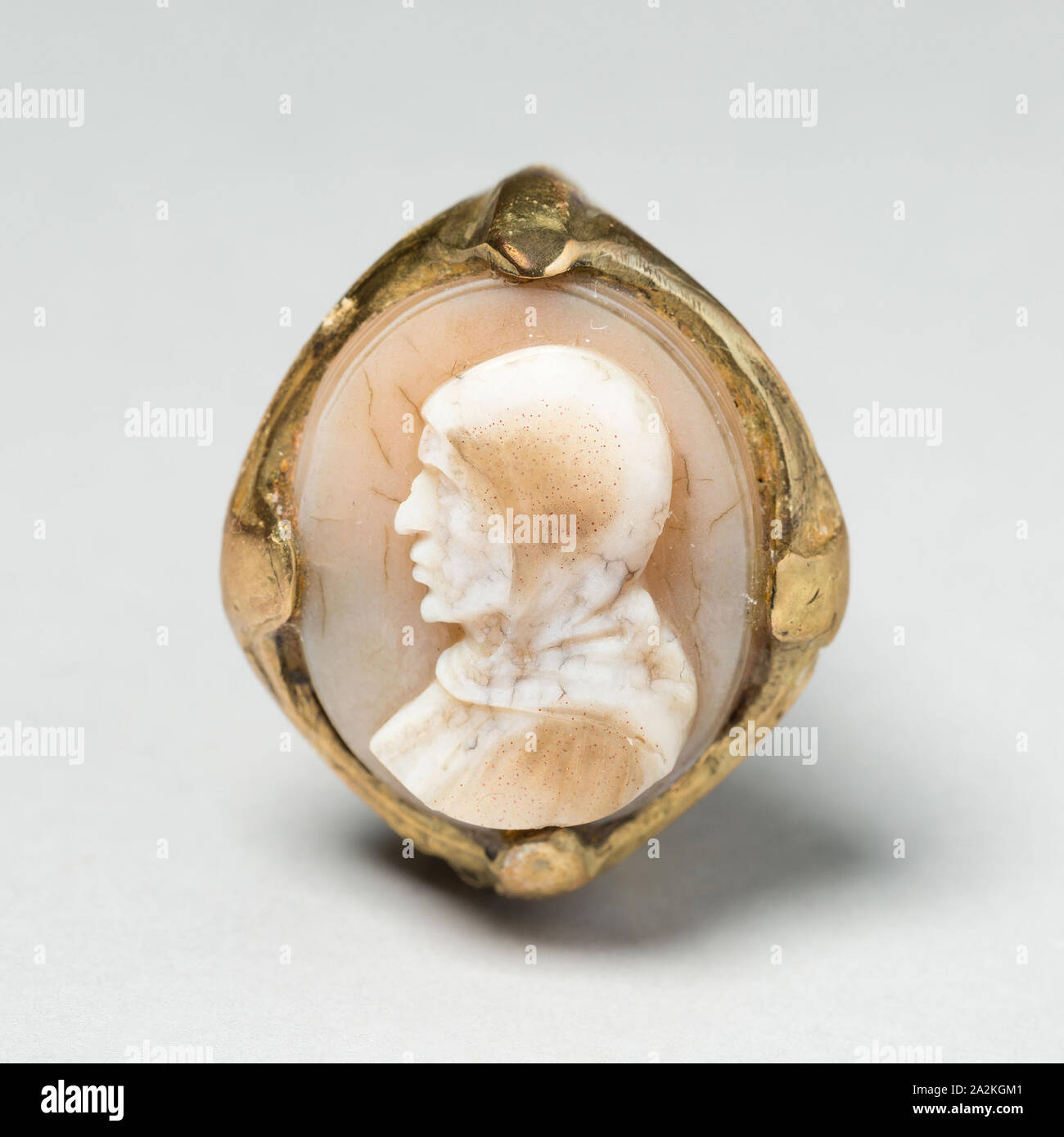 L'anneau avec Cameo montrant Portrait de Girolamo Savonarola, 1500/50, l'italien, l'Italie, de l'or et de l'agate, 2,9 × 2,5 cm (1 3/16 × 1 dans Banque D'Images