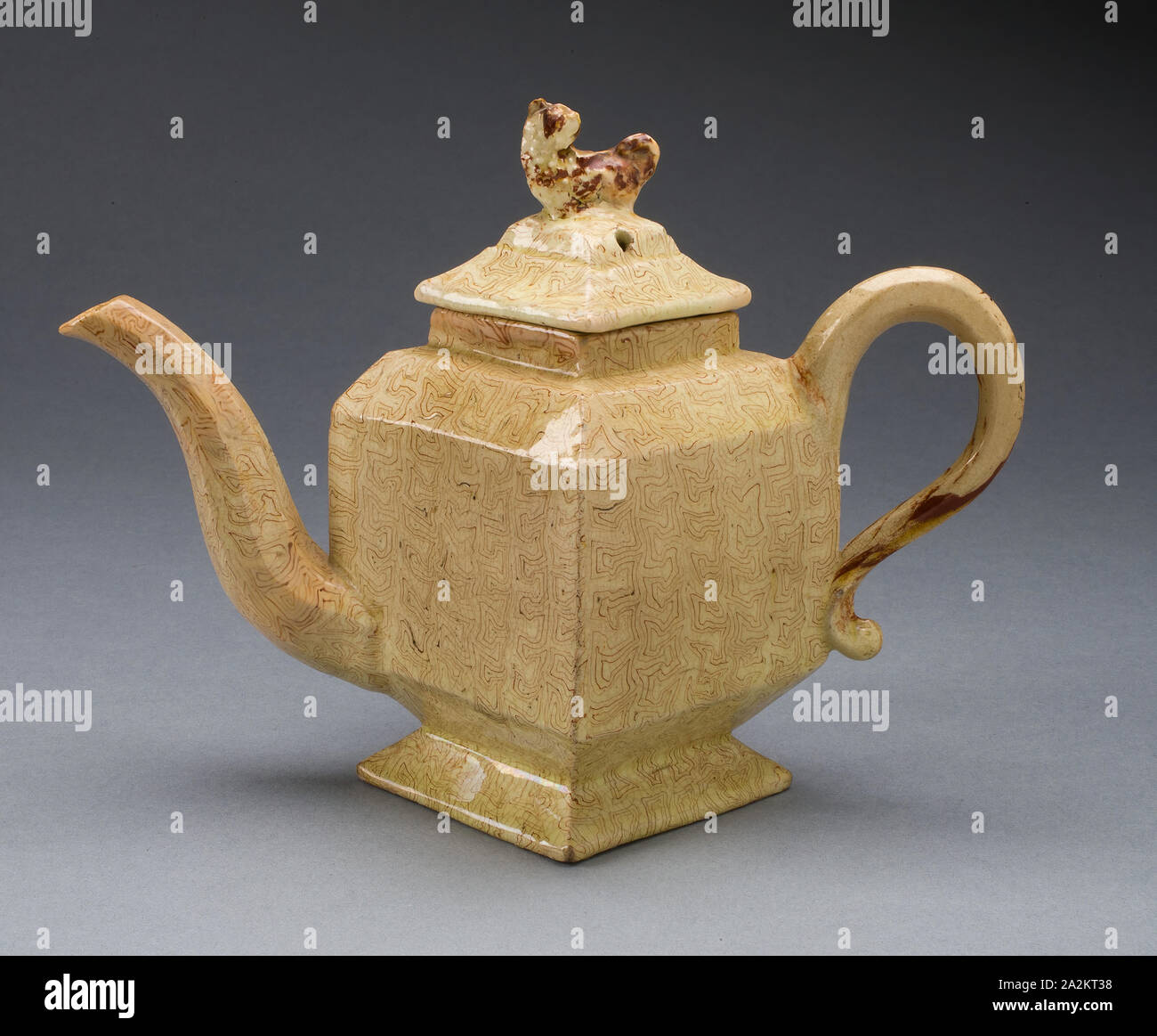 Théière, 1750/59, Staffordshire, Angleterre, Staffordshire, plomb-agateware (faïence), 12,9 x 17,2 x 8,9 cm (5 1/16 x 6 3/4 x 3 1/2 po Banque D'Images