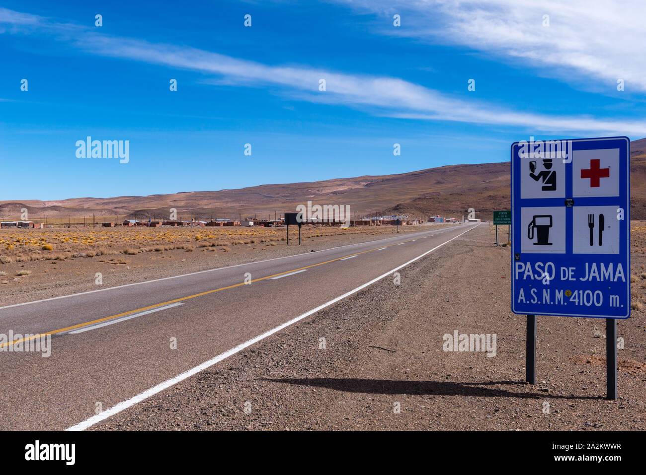 Chemin à travers les Andes de l'Argentine ville de Susques à la communauté chilienne du Jama à San Pedro de Atacama, Chili, Amérique Latine Banque D'Images