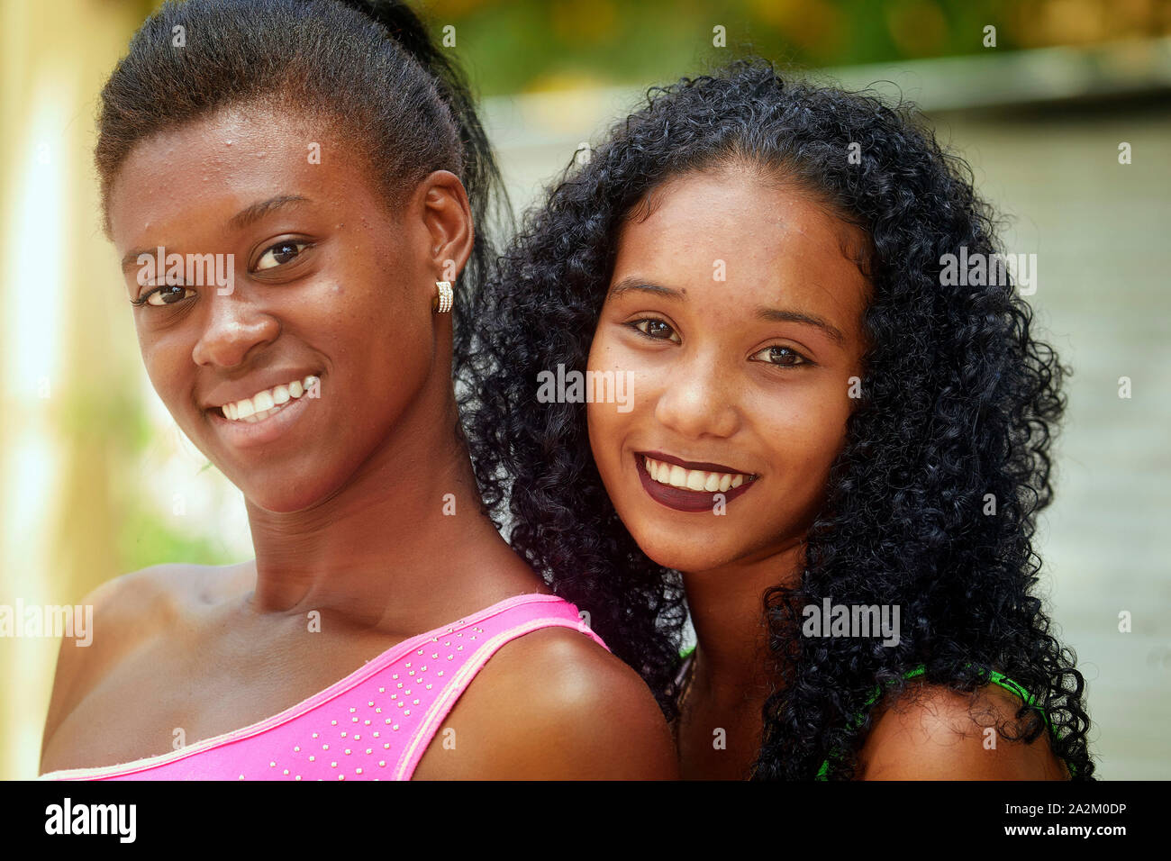 Cuba Matanzas deux filles des modèles posant sur street 8-7-2018 foto Jaco Claude Rostand Banque D'Images