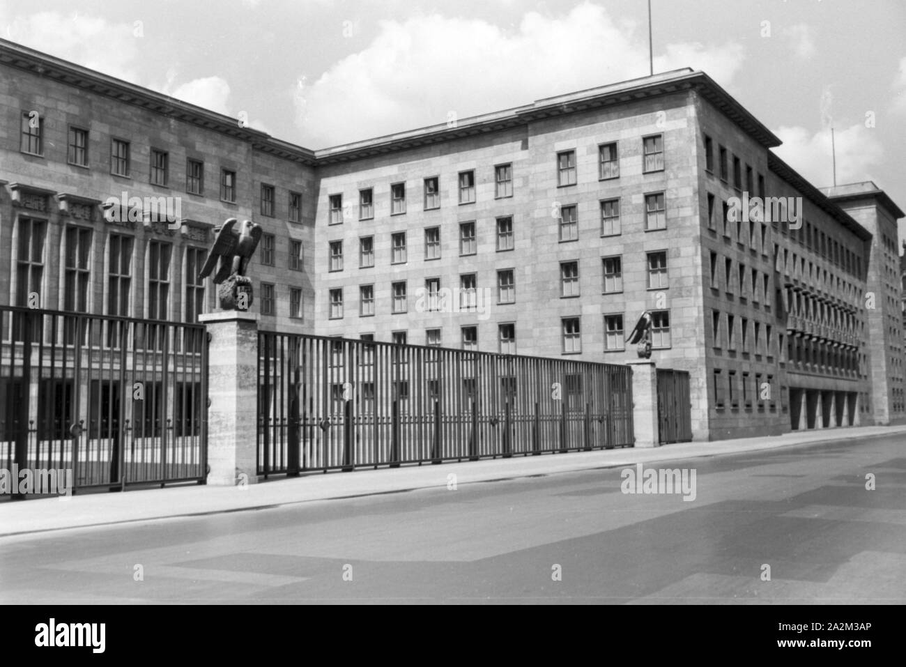 Außenansicht des Luftfahrtministeriums à Berlin, Deutsches Reich 1930er Jahre. Vue extérieure du ministère de l'air à Berlin, Allemagne, 1930. Banque D'Images