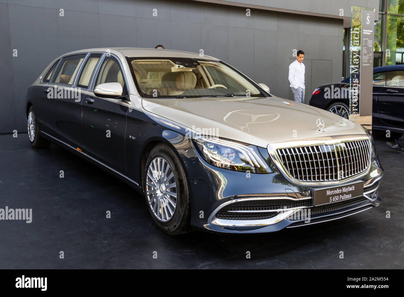 Car mercedes maybach limousine luxury Banque de photographies et d'images à  haute résolution - Alamy