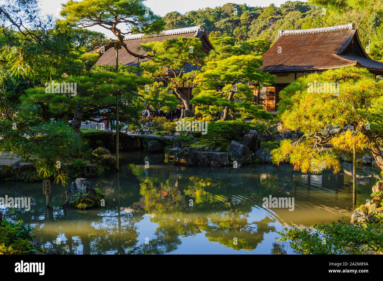 Impressions du soir de Ginkaku-ji (Temple du pavillon d'argent) avec son merveilleux jardin dans de belles couleurs de l'automne brillant, Kyoto Japon Banque D'Images