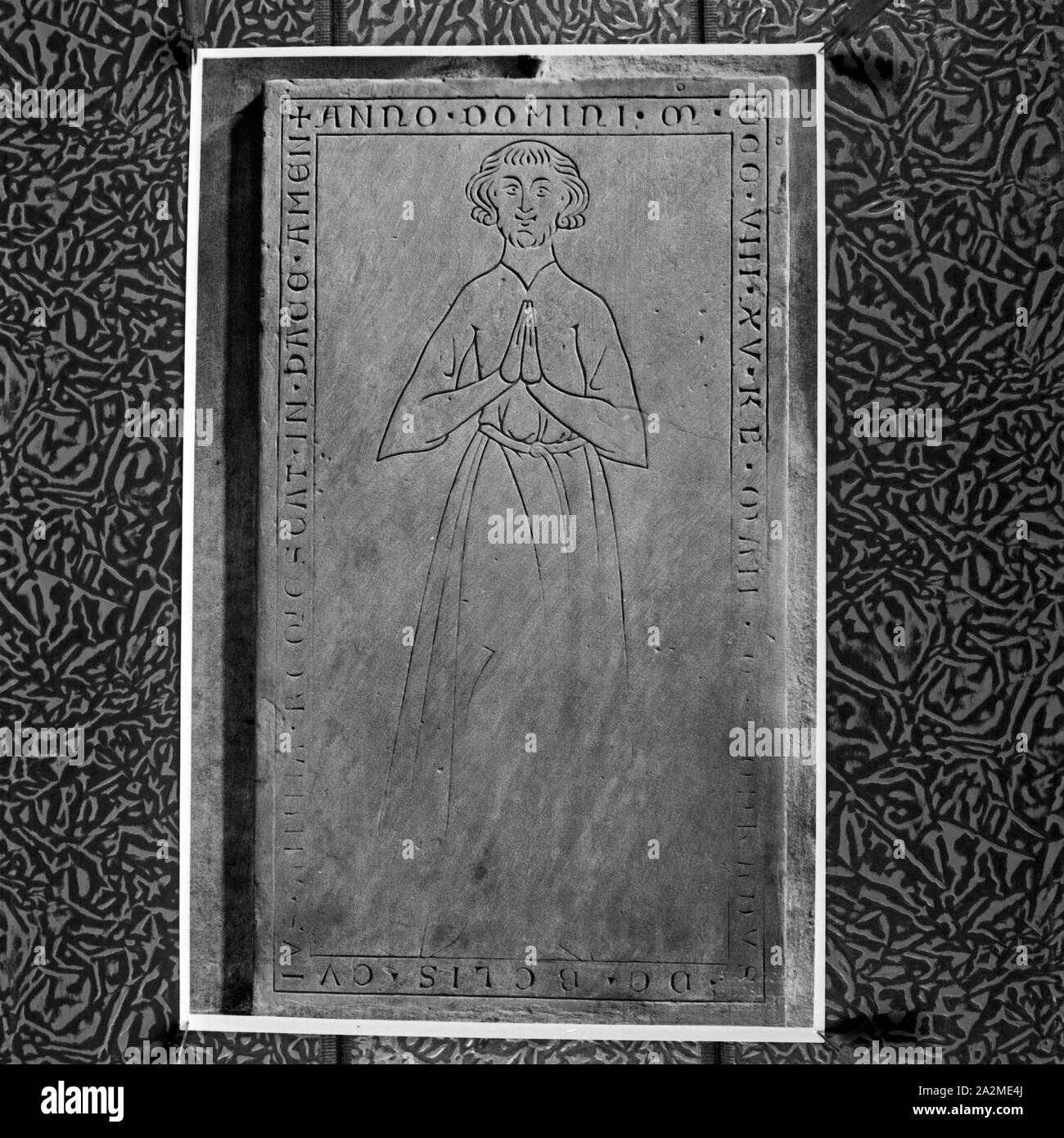 Reproduktion aus der Sammlung Edwin Redslob : Grabplatte aus einer Kirche in Berlin, 13. Jahrhundert, Deutschland 1930 er Jahre. La reproduction de la collection Edwin Redslob : dalle tombe dans une église du 13e siècle, Berlin, Allemagne 1930. Banque D'Images