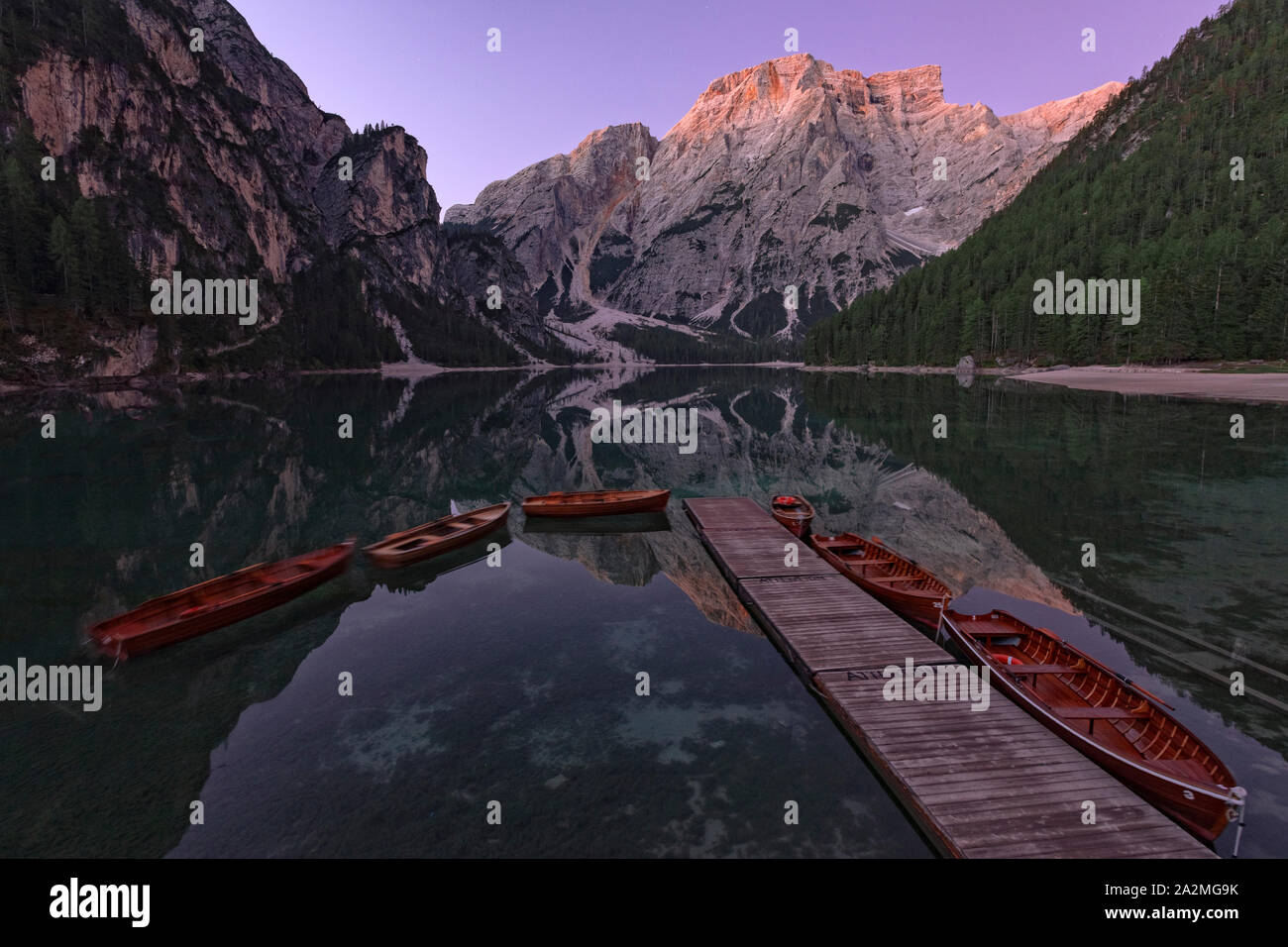 Le lac de Braies, Prags, Germany, Europe, Italyö Banque D'Images