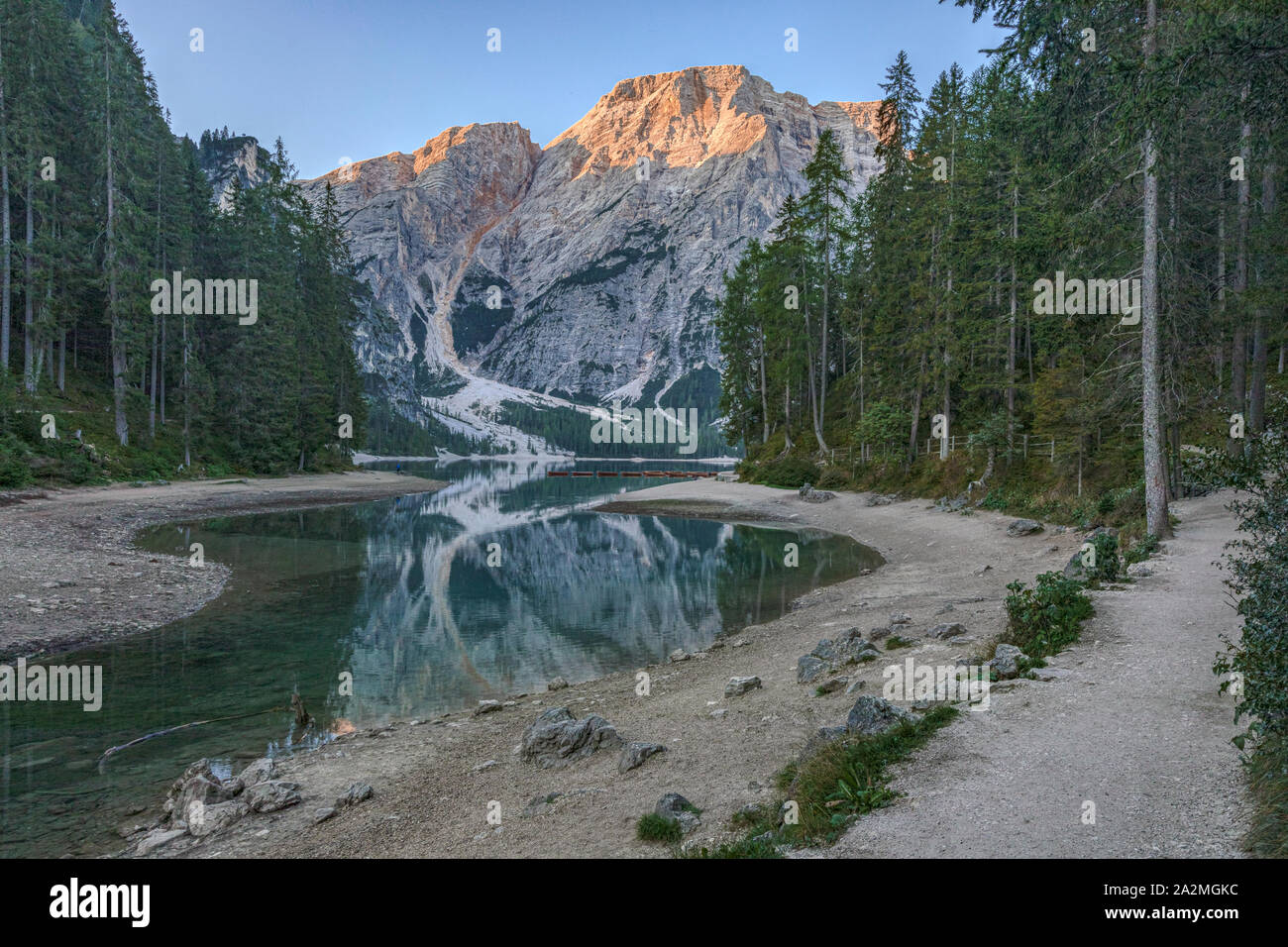 Le lac de Braies, Prags, Germany, Europe, Italyö Banque D'Images