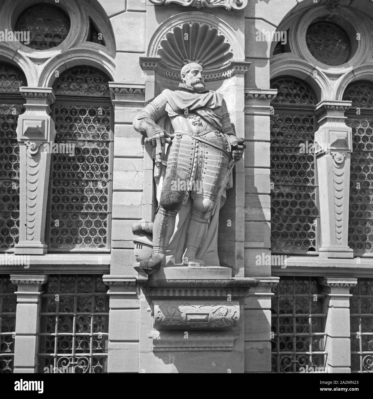 Statue im Hof vom Schloss à Heidelberg, Allemagne Allemagne Années 1930 er Jahre. Statue à la cour à Château d'Heidelberg, Allemagne 1930. Banque D'Images