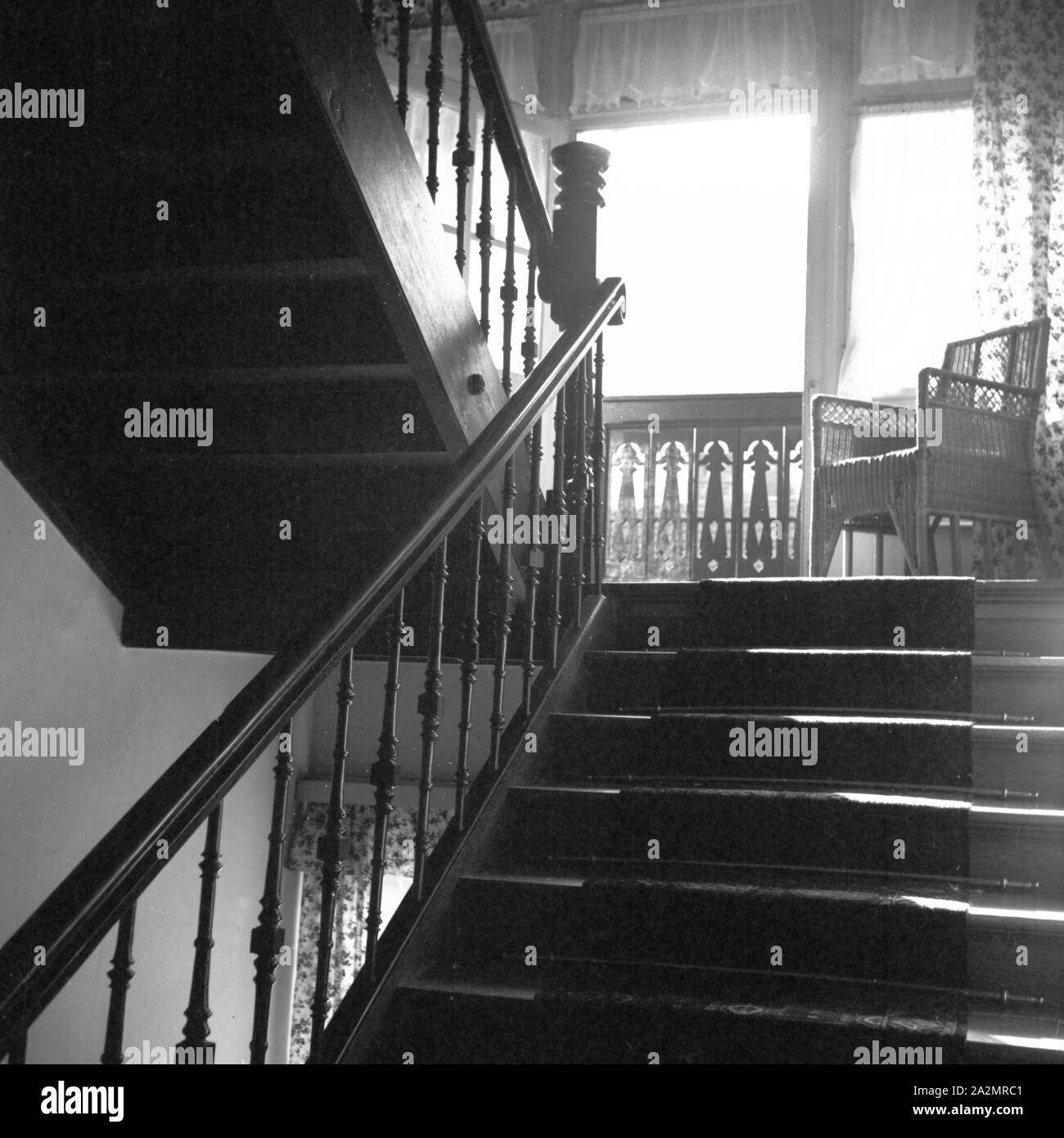 Treppenhaus in einem Haus de Triberg im Schwarzwald, Deutschland 1930er Jahre. Escalier à une maison à Triberg en Forêt-Noire, Allemagne 1930 Banque D'Images