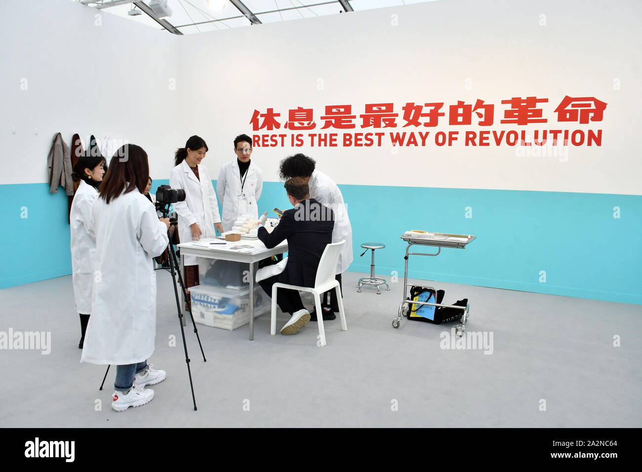 Londres, Royaume-Uni. 3ème Oct 2019. Tang, Dixin Aike Gallery à Londres 2019 Frise, Frise, les grands maîtres foire d'art contemporain qui se tient chaque année, l'accent sur la relation entre anciens et nouveaux de l'art, en collaboration avec la Frieze Art Fair, à Regent's Park, Londres, UK - 3 octobre 2019 Crédit : Nils Jorgensen/Alamy Live News Banque D'Images