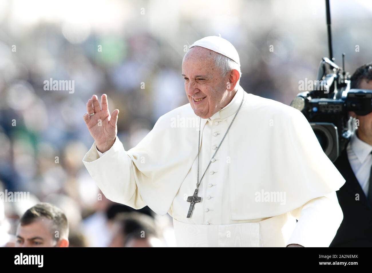 Le pape François au cours de son audience générale hebdomadaire le mercredi sur la Place Saint-Pierre, au Vatican le 02 octobre, 2019 Banque D'Images