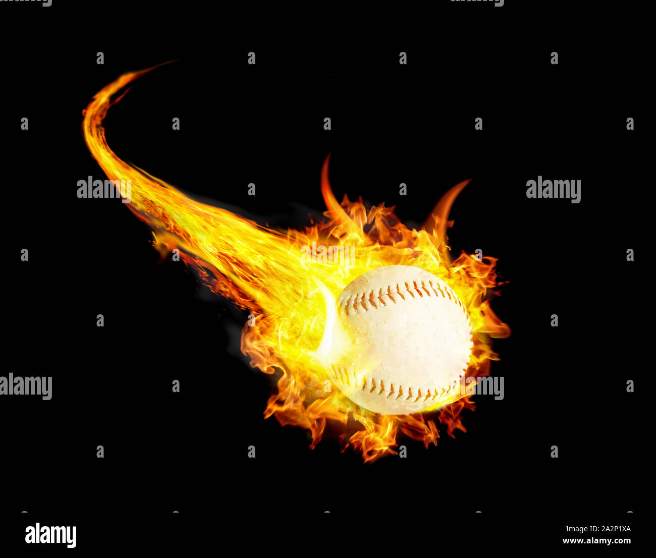 Balle de baseball en feu avec de la fumée et de la vitesse. Banque D'Images