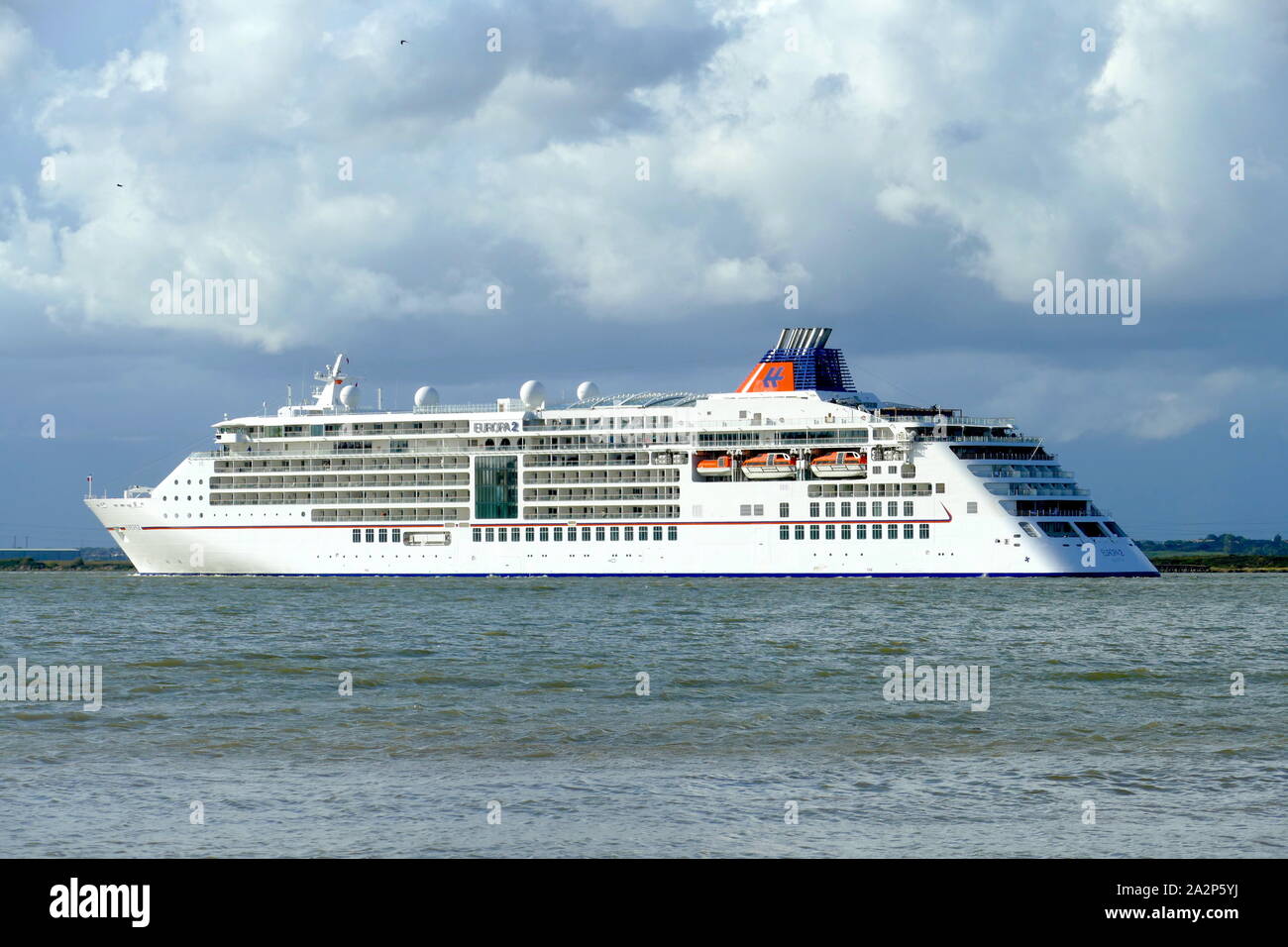 Ms Europa 2 est un paquebot de croisière Berlitz 5 Stars-Plus Hapag-Lioyd, exploités par les croisières, et est représenté sur la Tamise. Banque D'Images