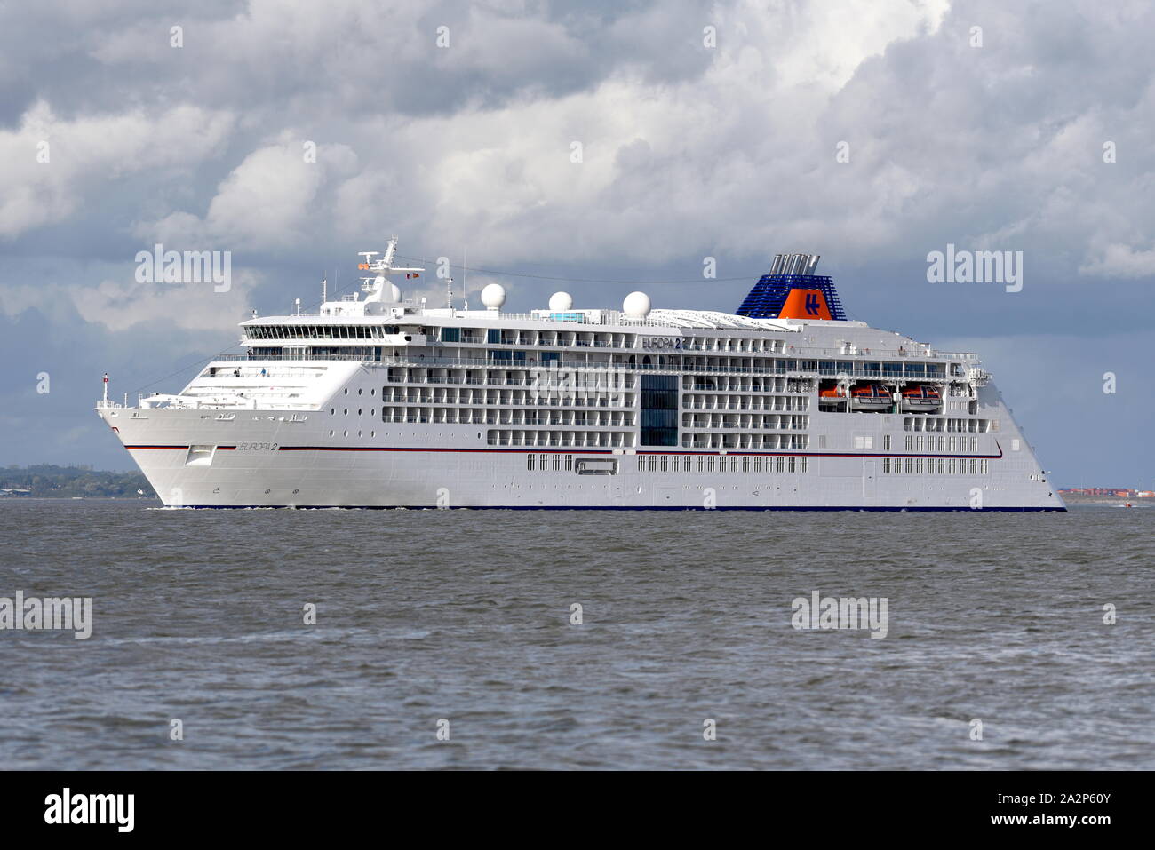 Ms Europa 2 est un paquebot de croisière Berlitz 5 Stars-Plus Hapag-Lioyd, exploités par les croisières, et est représenté sur la Tamise. Banque D'Images