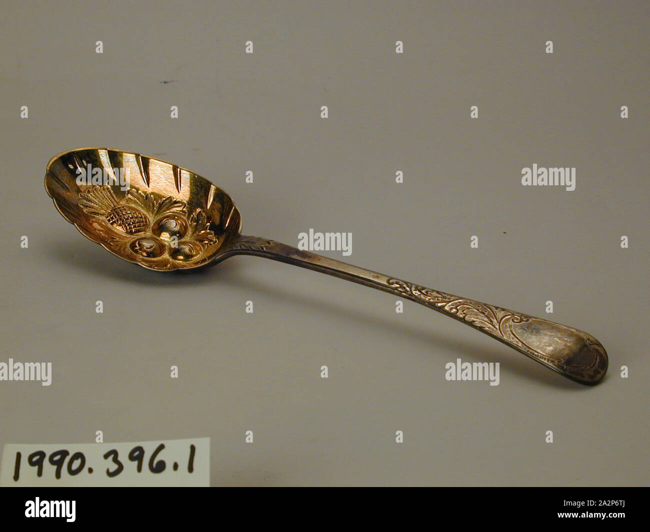 George William Adams, anglais, 1808-1895, Berry Spoon, 1861, Argent et or, Total : 8 3/4 × 2 × 1 1/8 pouces (22,2 × 5,1 × 2,9 cm Banque D'Images