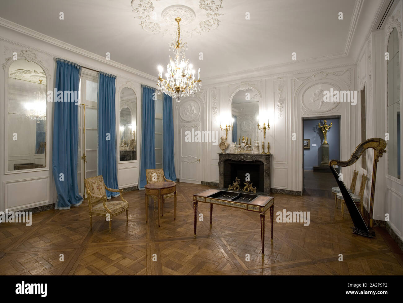 Inconnu (français), le Grand Salon, entre 1760 et 1770, chêne peint, miroir (principalement de nouvelles), papier mâché dessus, cheminée en marbre, diverses dimensions Banque D'Images