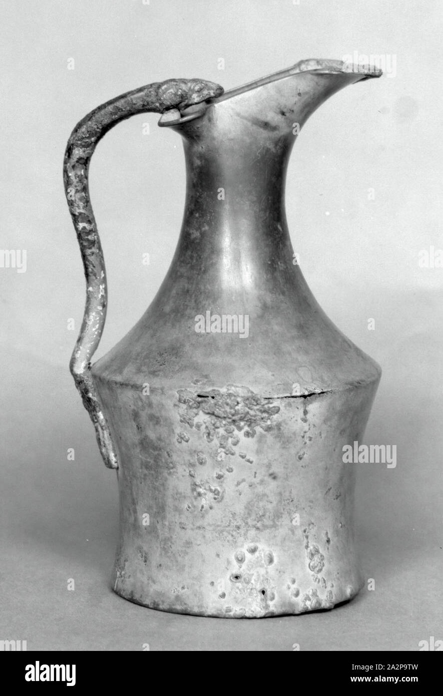Pitcher, étrusque, MI 5ème/4ème siècle avant J.-C., bronze, hauteur : 9 1/2 po Banque D'Images