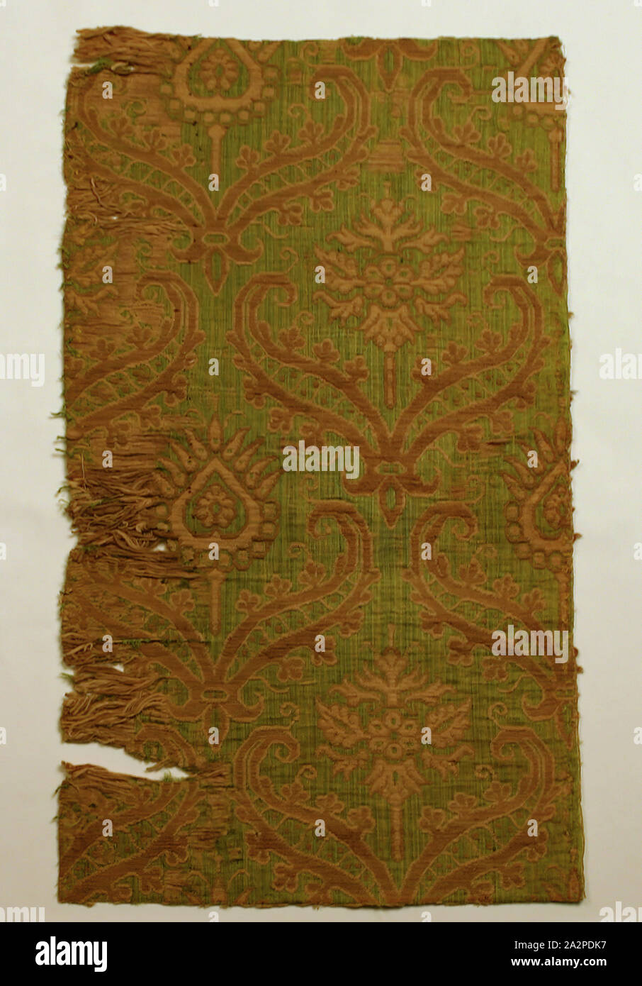 Inconnu (Espagnol), Fragment de textile, xvie siècle, lampas, 19 1/2 x 10 in Banque D'Images