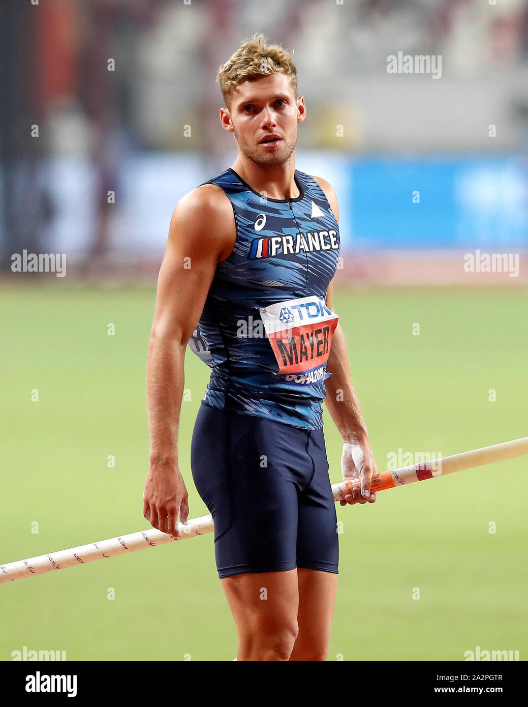 France's Kevin Mayer dans la perche au cours de la Men's Decathlon sur jour 7 de l'es Championnats du Monde au Khalifa International Stadium, Doha, Qatar. Banque D'Images