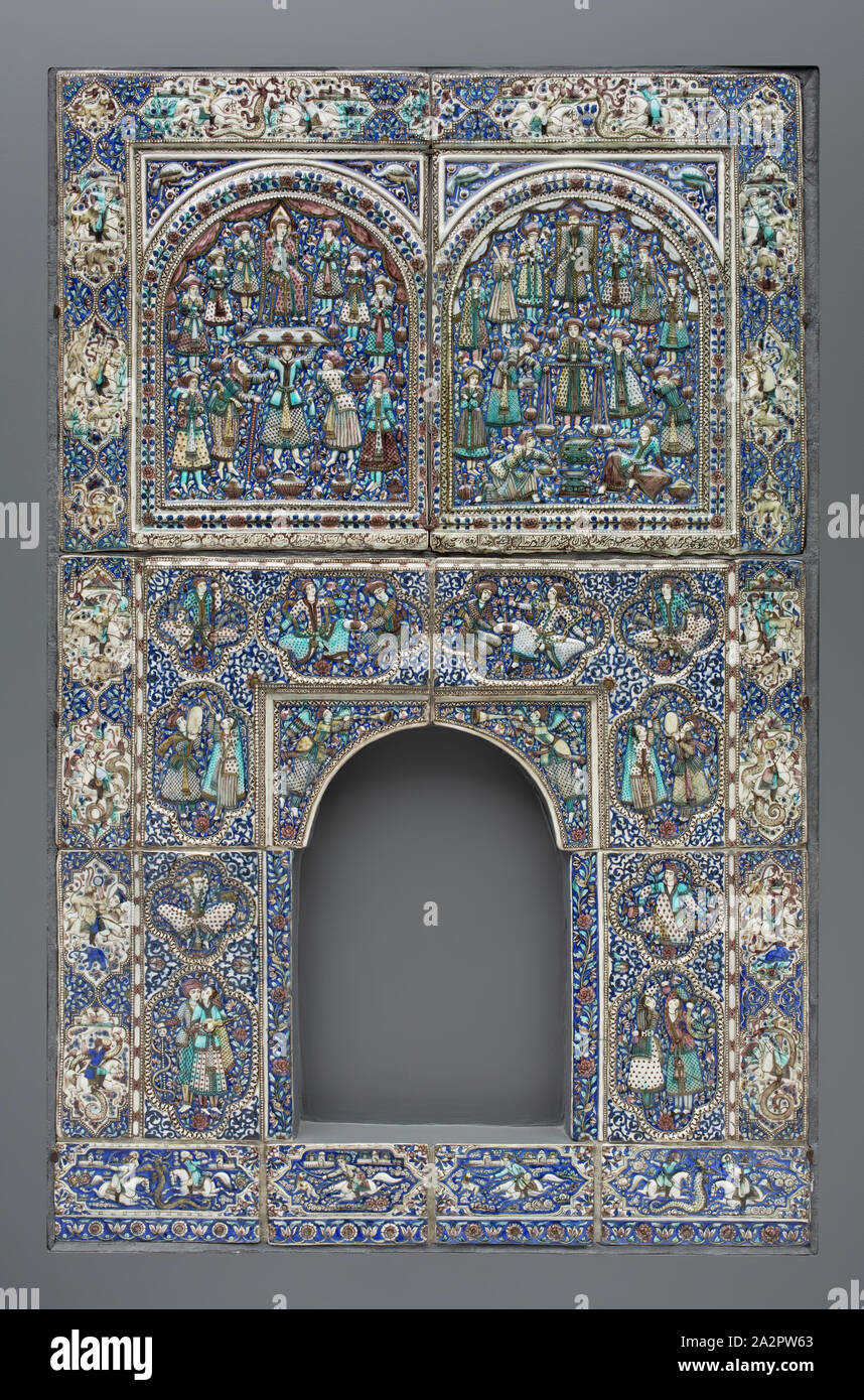 Atelier de Mahammad Husayn, Ustad, islamique iranien, sol carrelé Niche, 1848/1888, peint sous glaçure, fritware globalement en montagne : 68 1/4 x44 1/2 x4 3/8 in. ( 173.4 x113.1 x11.1 cm Banque D'Images