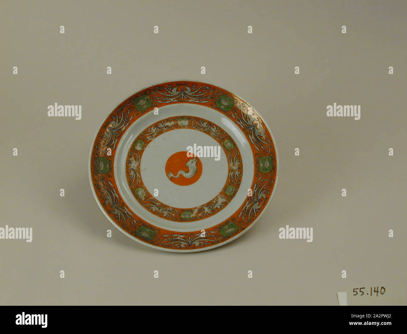 Inconnu (Chinois), la plaque, fin du xviiie siècle, émaillée porcelaine pâte dure avec émail polychrome, Total : 7/8 × 8 pouces (2,3 × 20,3 cm Banque D'Images