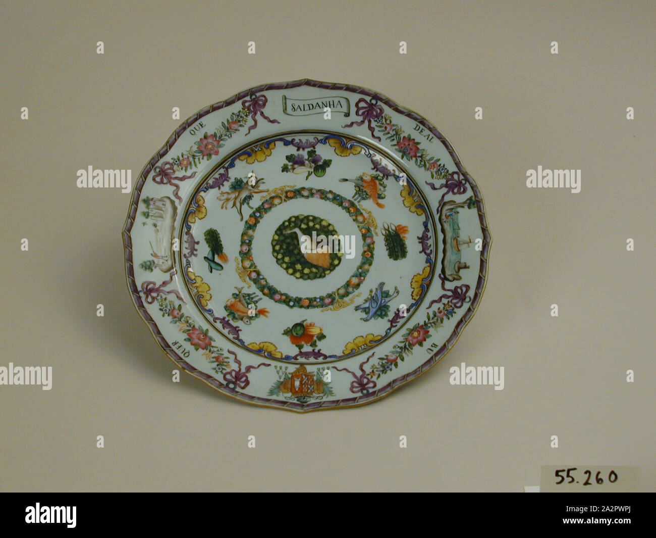Inconnu (Chinois), assiette, fin du xviiie siècle, émaillée porcelaine pâte dure avec émail polychrome, Hauteur x diamètre : 1 1/16 x 9 1/8 in. (2,7 x 23,2 cm Banque D'Images