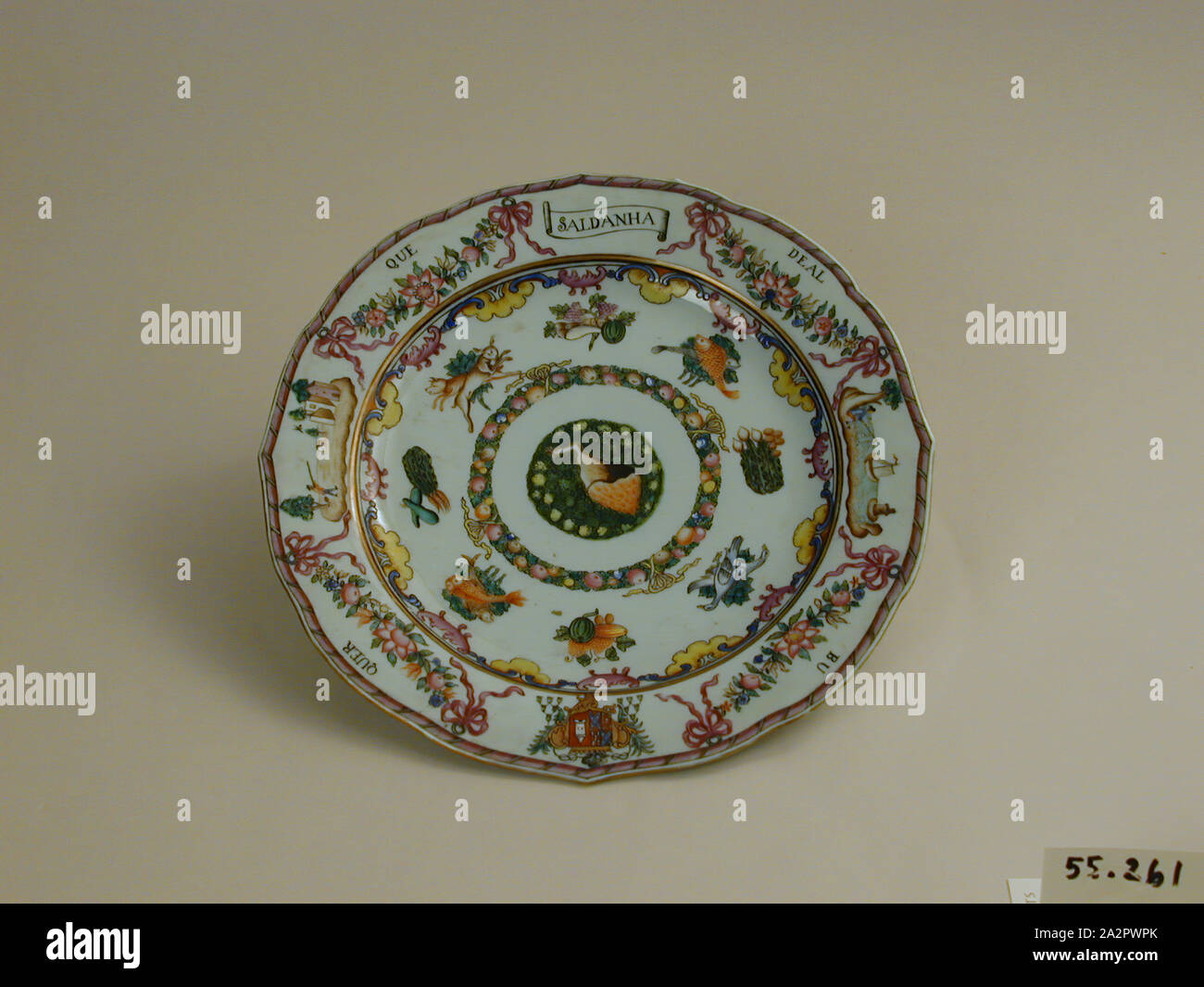 Inconnu (Chinois), assiette, fin du xviiie siècle, émaillée porcelaine pâte dure avec émail polychrome, Hauteur x diamètre : 1 x 8 7/8 in. (2,5 x 22,5 cm Banque D'Images