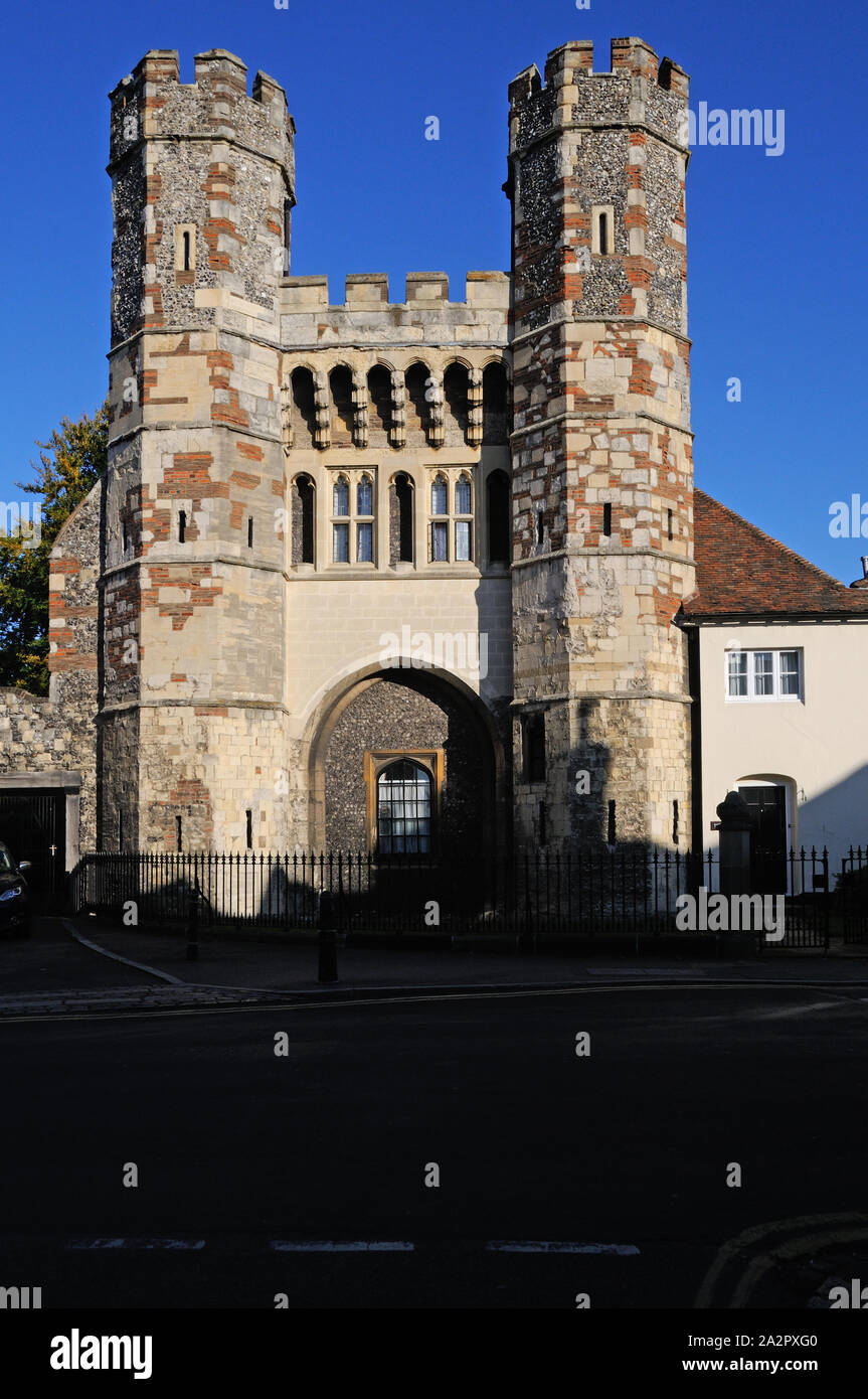 Le cimetière Gate (14c, 1839) restauré de l'ancienne abbaye de Saint Augustine, à Canterbury, Kent, Angleterre Banque D'Images