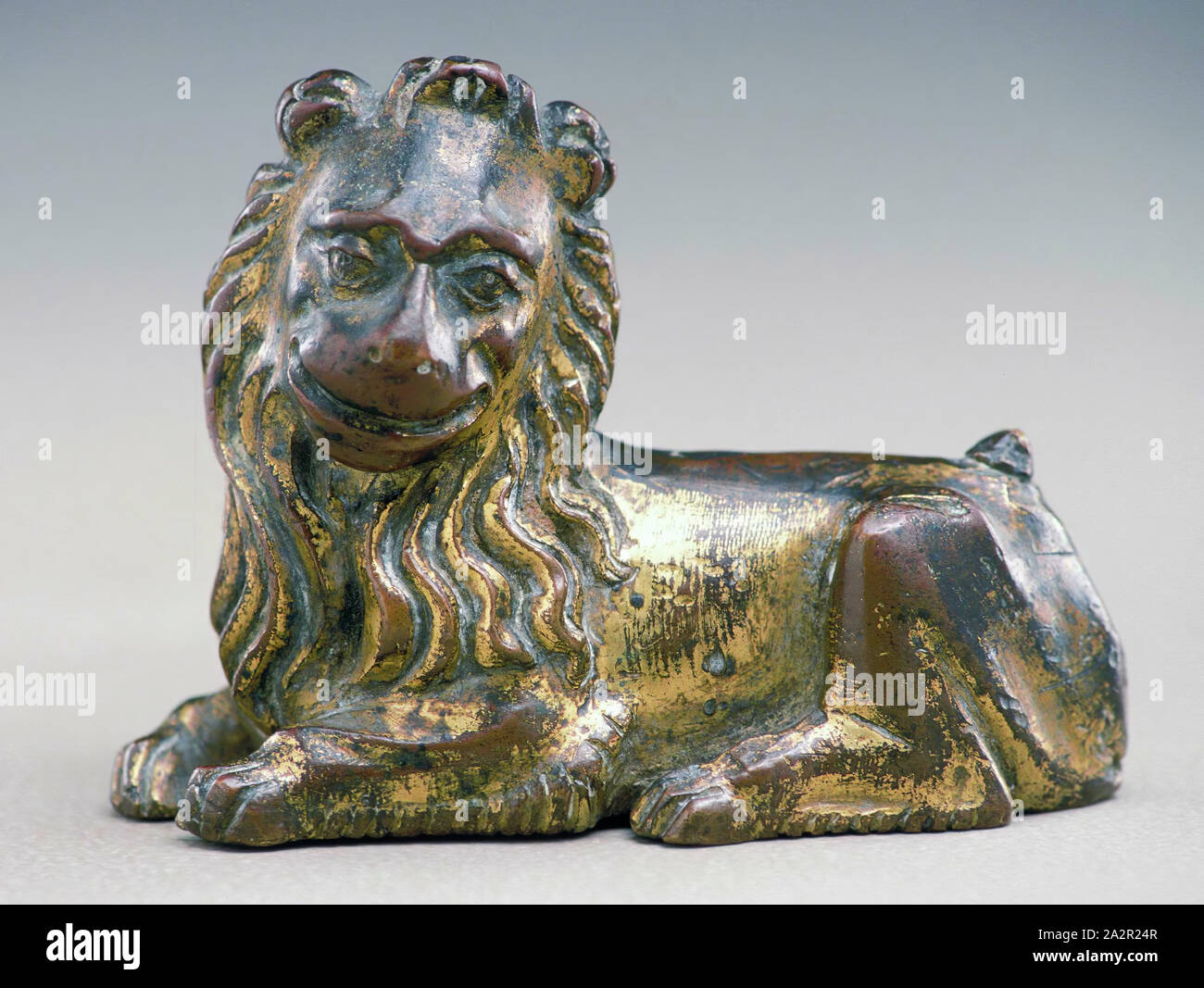 Inconnu (Italien), Lion couché, 15e et 16e siècle, en fonte, en cuivre doré 2 7/8 x 3 3/4 x 1 3/4 in Banque D'Images Inconnu (Italien), Lion couché, 15e et 16e siècle, en fonte, en cuivre doré 2 7/8 x 3 3/4 x 1 3/4 in Banque D'Images
