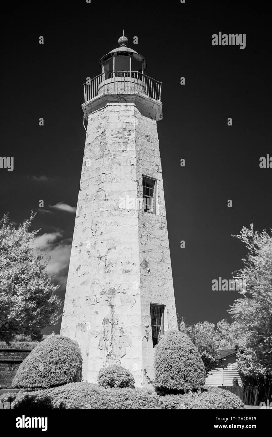 Vieux Port Comfort Phare dans Hampdon, Virginie, dans la ville historique de Ft. Monroe en noir et blanc. Banque D'Images