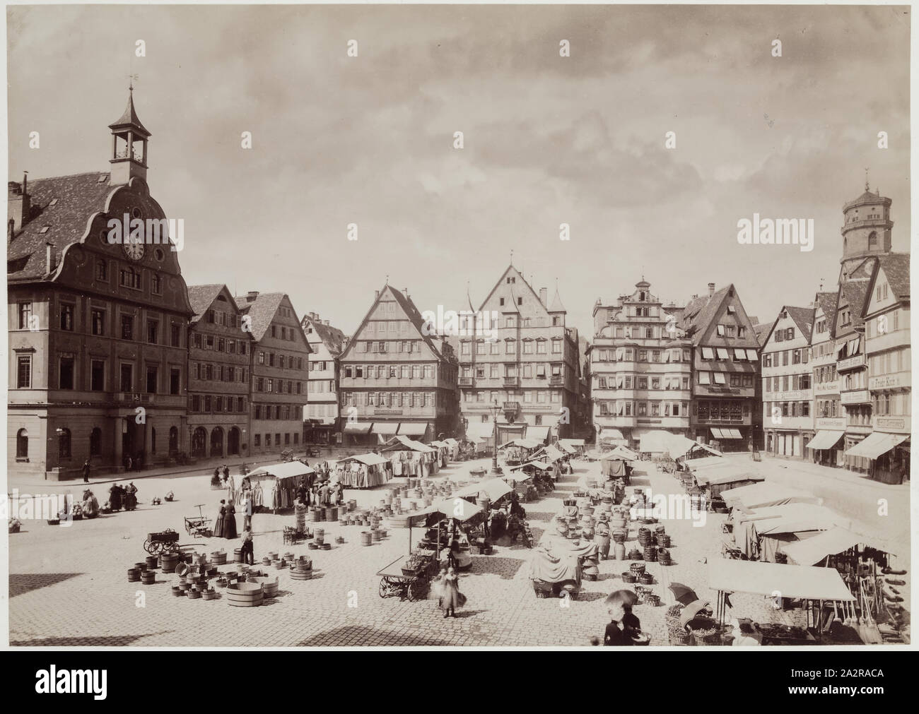 Artiste anonyme, marché de Nuremberg, entre 1850 et 1895, à l'albumine, de droit et de sécurité : 7 3/8 × 10 3/8 pouces (18,7 × 26,4 cm Banque D'Images