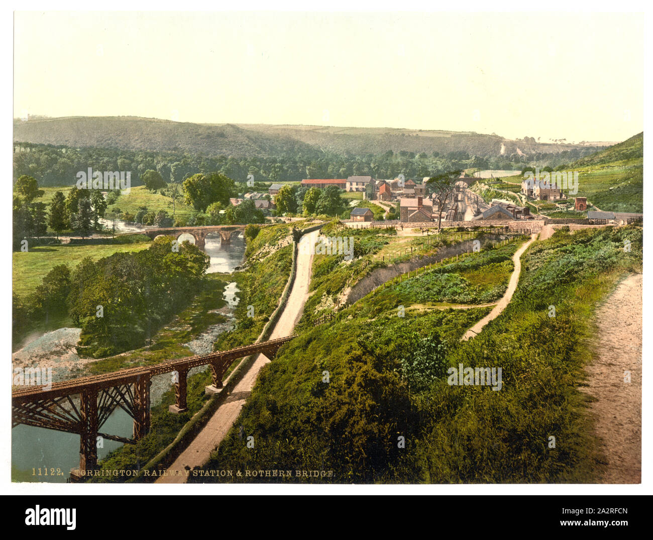Gare et Rothern Bridge, Torrington, en Angleterre ; titre de la Detroit Publishing Co., catalogue J-section étrangère, Detroit, Michigan : Detroit Publishing Company, 1905. ; fait partie de : Vues de l'Angleterre dans la collection imprimée. Photochrom n° d'impression ; 11122. ; Banque D'Images