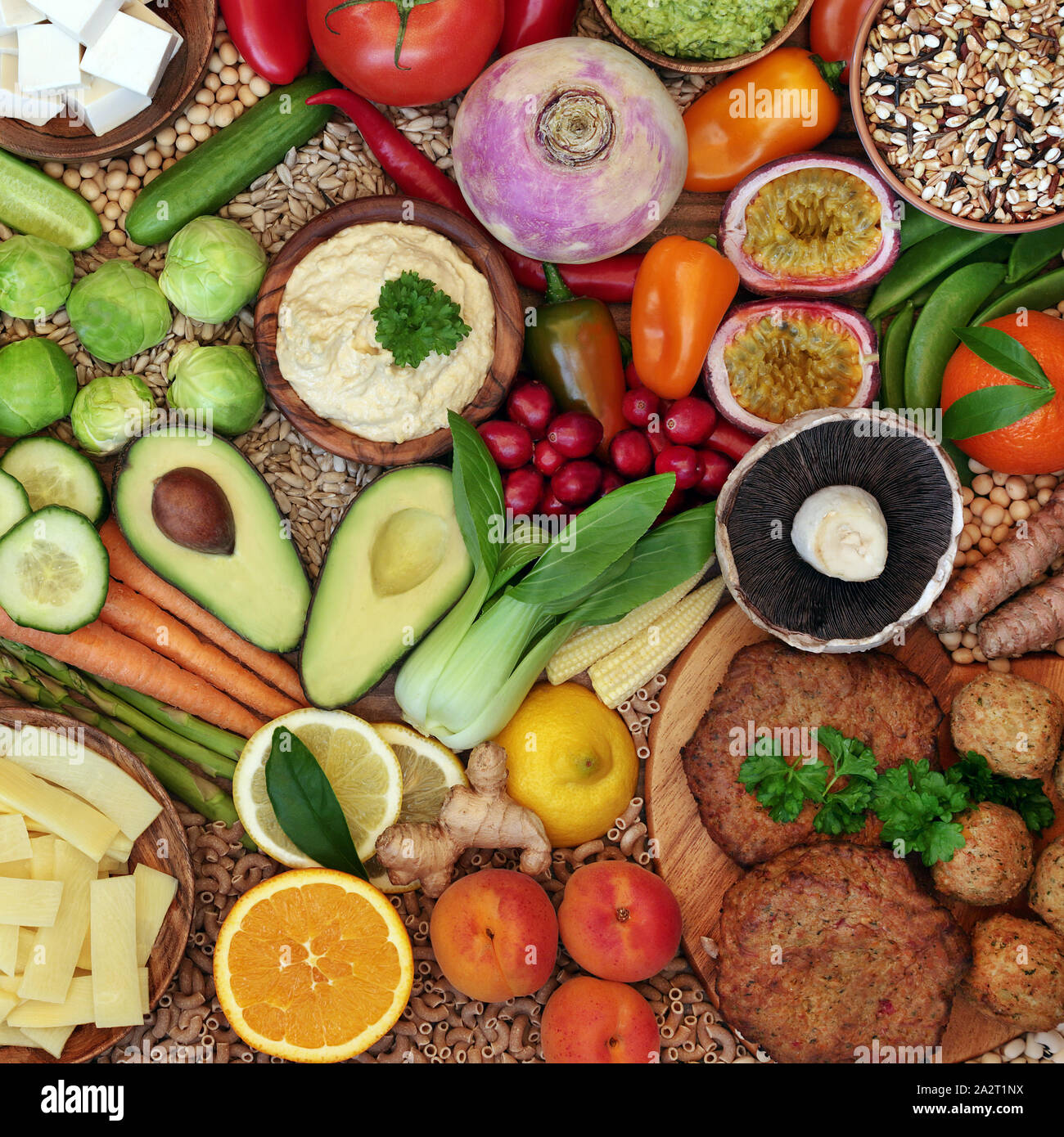 Collecte d'aliments végétaliens avec des aliments riches en protéines, antioxydants, vitamines, les anthocyanes, oméga 3, minéraux et fibres alimentaires glucides intelligente. Mise à plat Banque D'Images