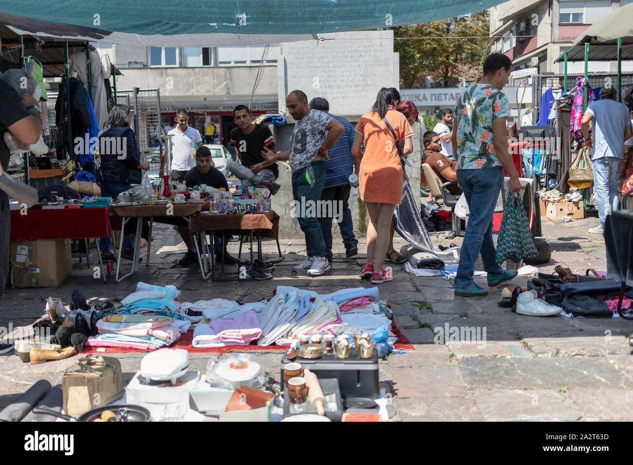 Belgrade, Serbie, May 15, 2019 : Les clients et les vendeurs à un marché aux puces de Kalenić Marché vert Banque D'Images