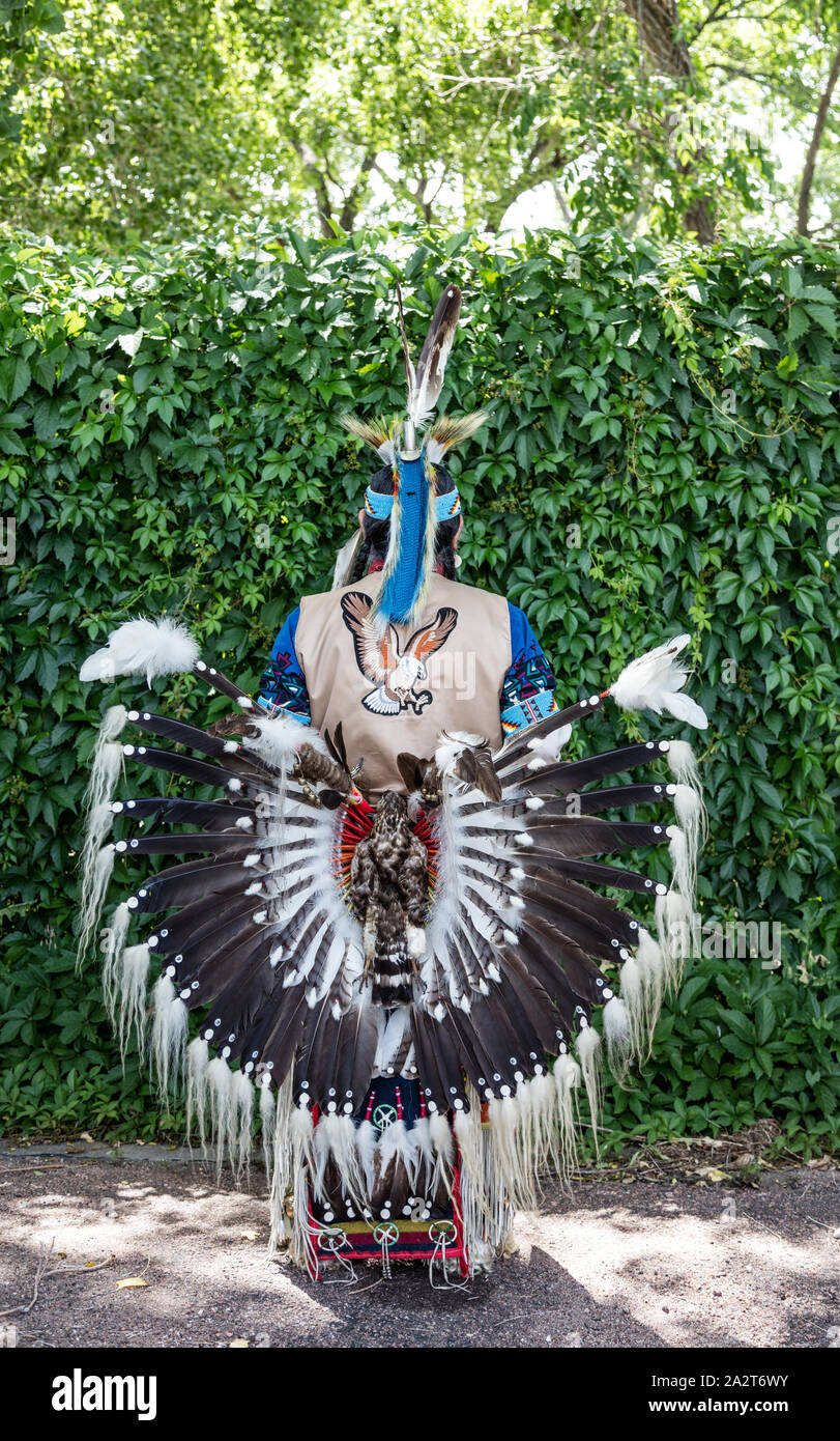 Vue arrière du grog Yazzie Joe de Colorado Springs, Colorado, une tribu Navajo dont est centré dans l'Arizona, a été parmi les participants à un Colorado Springs Native American Pow-wow intertribal et festival à que le centre du Colorado city Banque D'Images