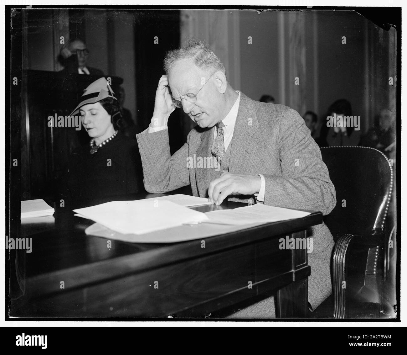 La CCC recommande d'être rendue permanente. Washington, D.C., le 15 mars. Robert Fechner, Directeur de la Civilian Conservation Corps, a recommandé aujourd'hui au Sénat le chômage et Relief Committee que la CCC se faire un établissement permanent. La présente autorisation de la CCC expirera le 1 juillet 1940. Fechner a déclaré que, bien qu'il pensait que la détresse du chômage actuel prendrait fin bientôt, il était convaincu qu'allait traverser le pays le problème de fournir des emplois pour les jeunes hommes depuis plusieurs années, 3/15/38 Banque D'Images